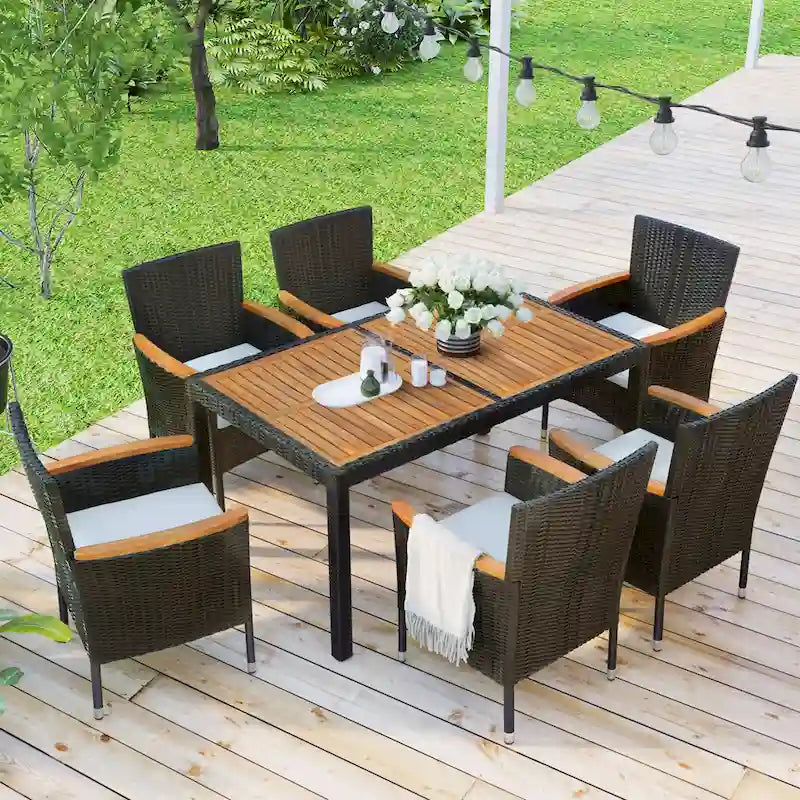 Ensemble de salle à manger d'extérieur moderne en rotin 7 pièces, chaises rembourrées avec accoudoirs et dossiers, idéal pour le jardin et la terrasse.