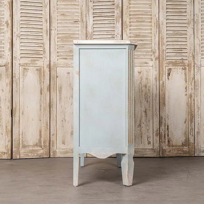 Meuble d'appoint 2 tiroirs en bois massif vieilli bleu avec plateau crème et poignées dorées