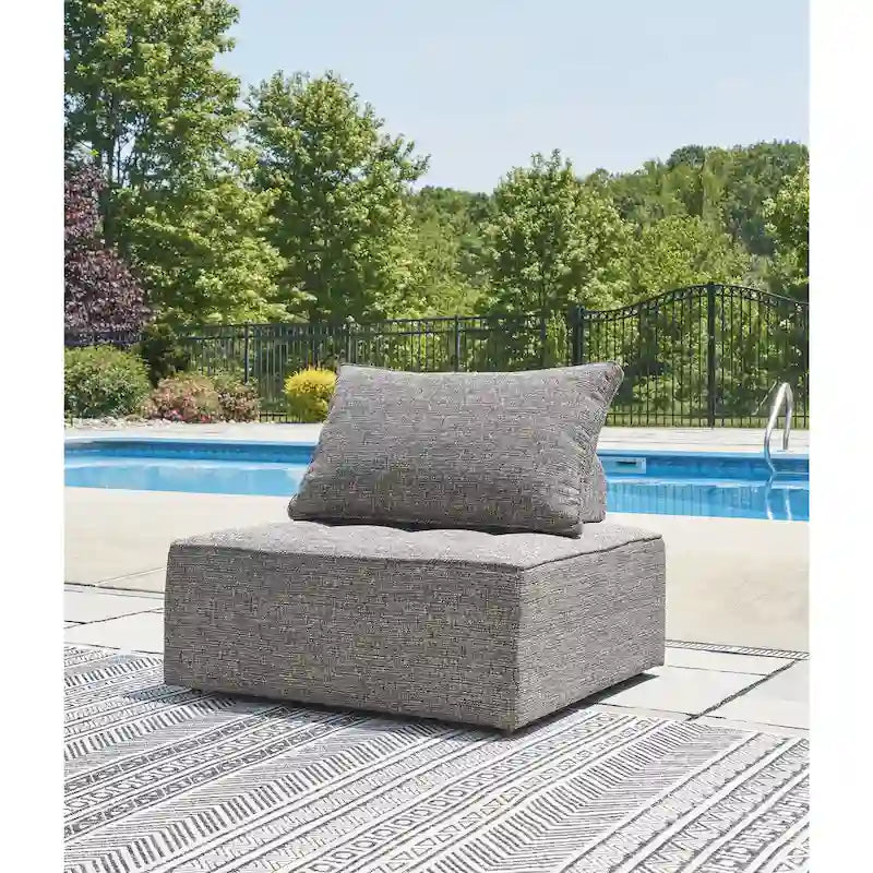 Canapé sectionnel d'extérieur 4 pièces gris Signature Design by Ashley Bree Zee - 114 L x 38 P x 34 H