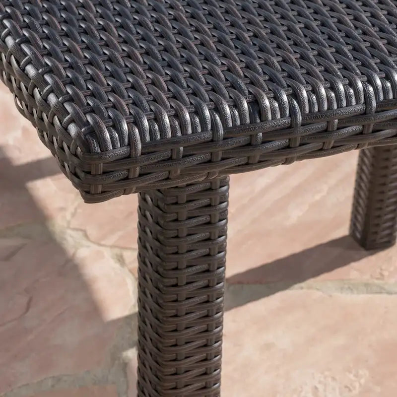 Ensemble de salle à manger carré 9 pièces en osier Arnell Outdoor avec coussins par Christopher Knight Home
