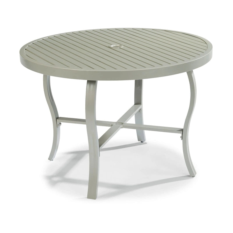 Ensemble de salle à manger d'extérieur 5 pièces Captiva avec table ronde de 42 po et quatre chaises pivotantes par Homestyles