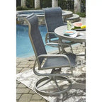 Ensemble de salle à manger d'extérieur 5 pièces Captiva avec table ronde de 42 po et quatre chaises pivotantes par Homestyles