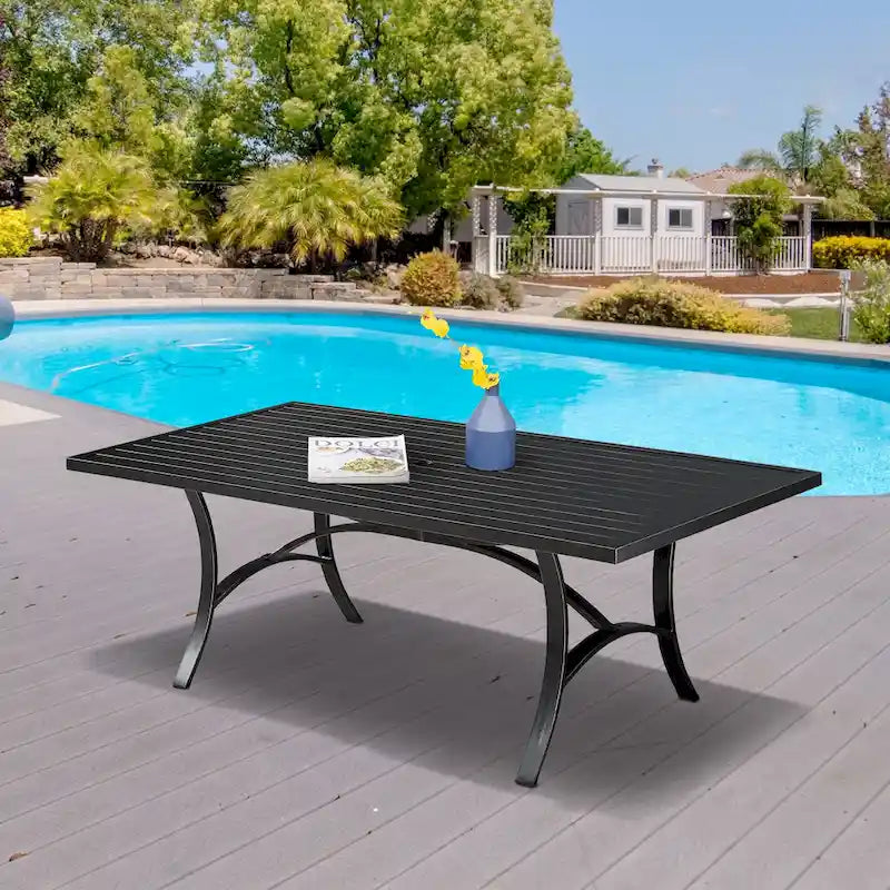 Table à manger Clihome 82/60 po. L en acier et aluminium avec trou pour parasol