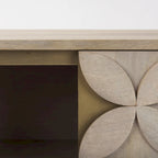 Meuble d'appoint 2 portes en bois de manguier massif marron avec base en fer doré et motif en relief