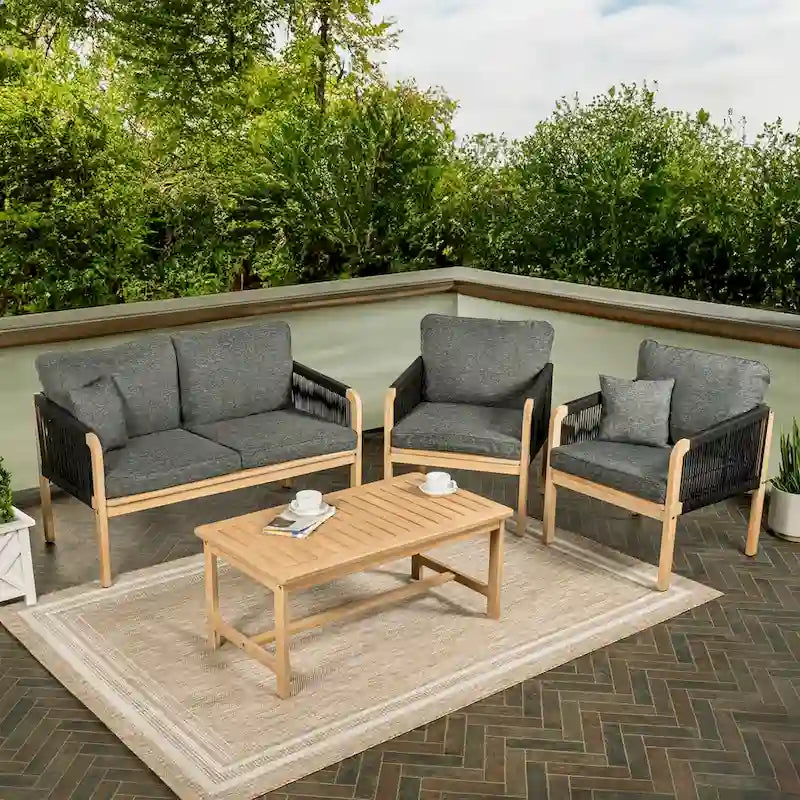 Ensemble de patio extérieur moderne bohème 4 pièces en bois d'acacia Aveiro avec coussins et oreillers décoratifs unis, par JONATHAN Y