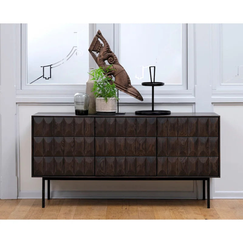 Buffet moderne en chêne espresso avec portes géométriques et rangements à fermeture douce