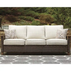 Canapé, chaises longues et table brasero d'extérieur Signature Design by Ashley Paradise Trail marron/beige - 84 larg. x 34 prof. x 37 haut.
