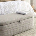 Banc de rangement en velours capitonné bleu marine avec couvercle à charnière amortie