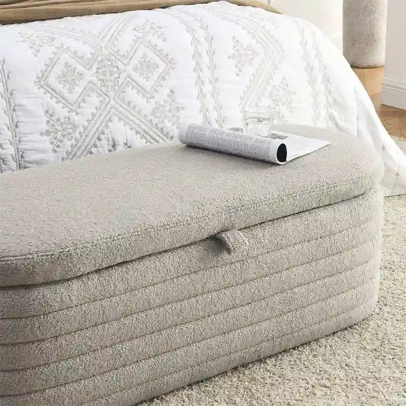 Banc de rangement en velours capitonné bleu marine avec couvercle à charnière amortie