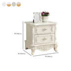 Table de chevet traditionnelle en bois blanc sculpté à 3 tiroirs