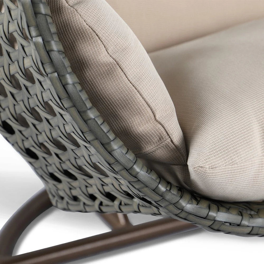 LeisureMod Fauteuil suspendu œuf 2 places avec support - Balançoire / hamac de patio en rotin osier pour extérieur/intérieur avec coussins