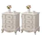 Table de chevet traditionnelle en bois blanc sculpté à 3 tiroirs