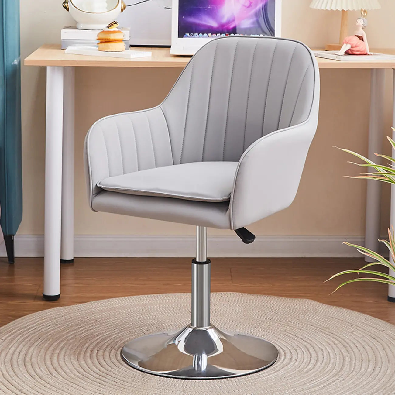 Chaise de bureau pivotante en cuir gris élégant